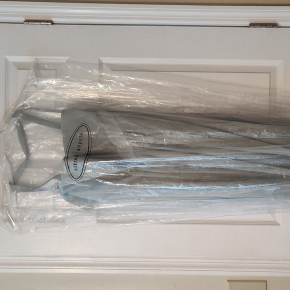 Alfred Angelo Viola Sage Green Bridesmaid/Prom Dress NWT Size 16 Halter Top - Picture 8 of 9